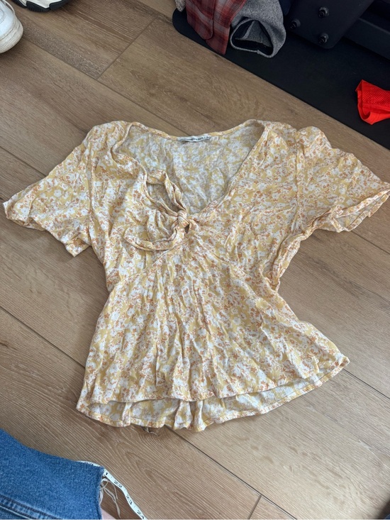 Abercrombie & Fitch Tops - Abercrombie&Fitch floral tie-front blouse yellow multicolored print size L